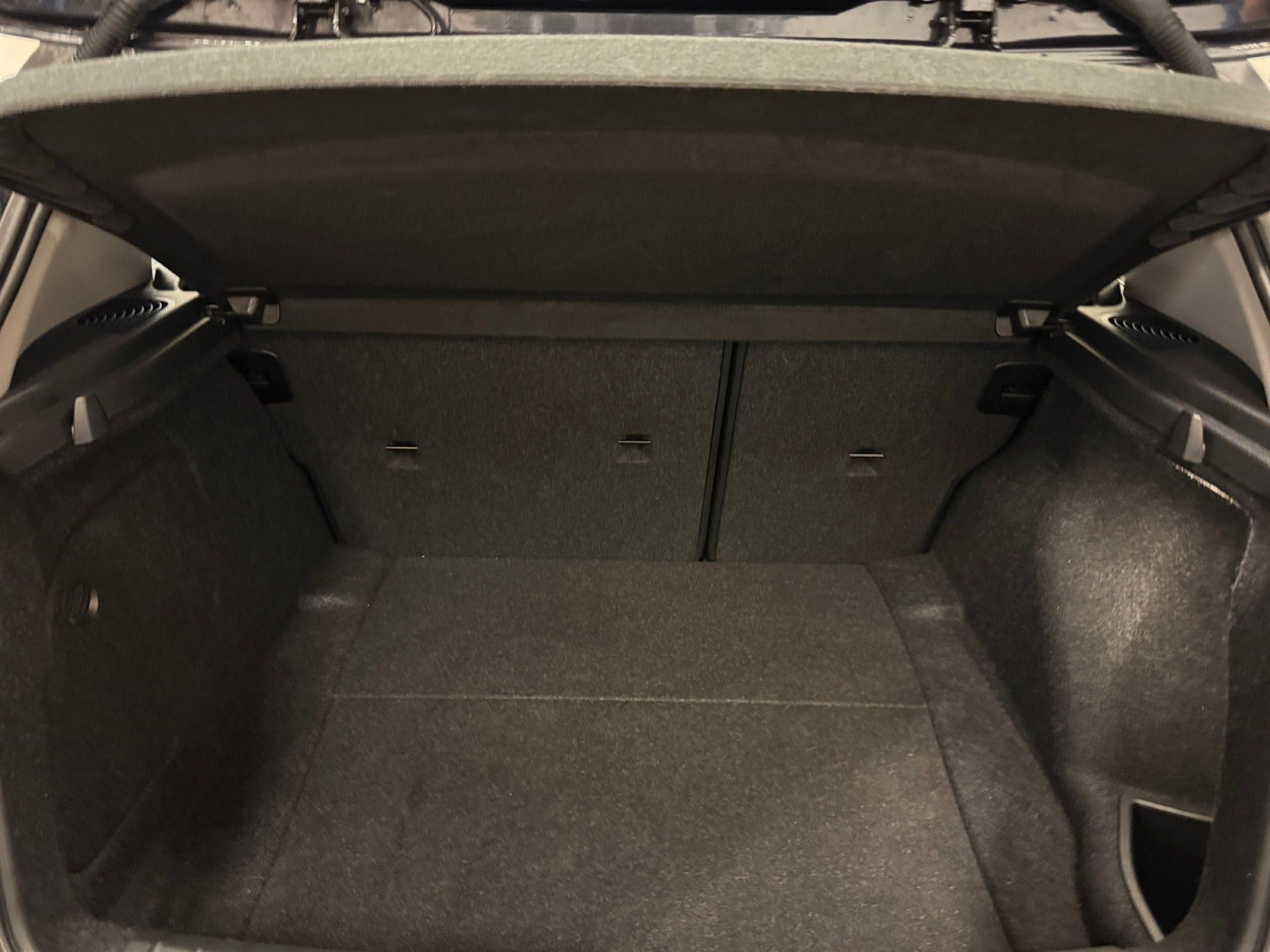 Grå BMW 118d fra 2018