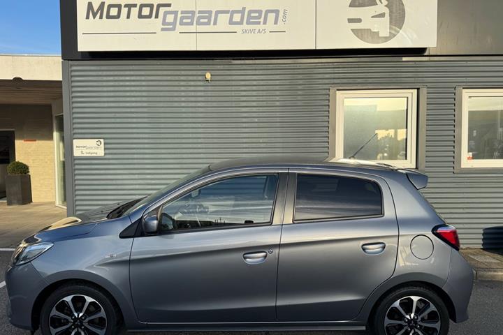 Grå Mitsubishi Space Star fra 2022