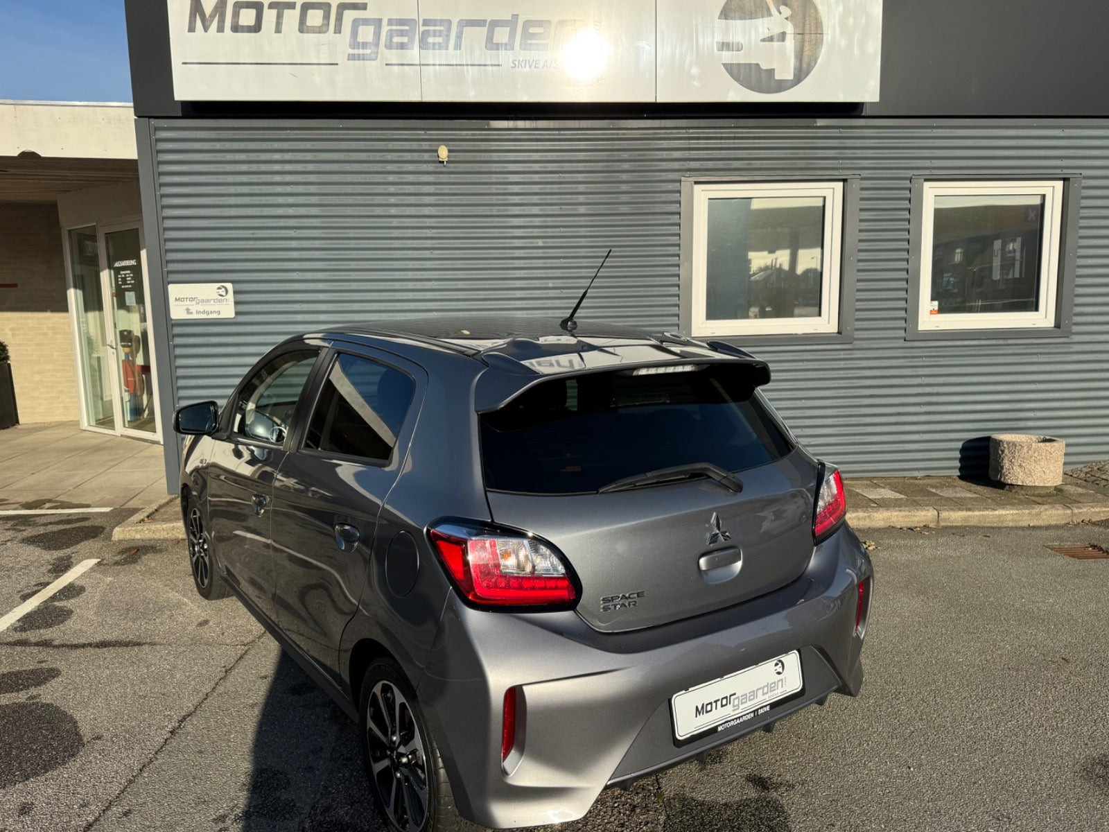 Grå Mitsubishi Space Star fra 2022