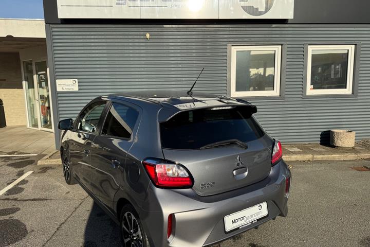 Grå Mitsubishi Space Star fra 2022