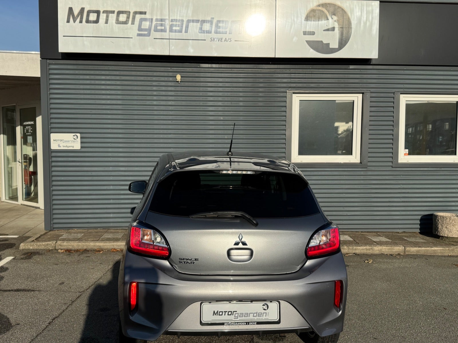 Grå Mitsubishi Space Star fra 2022