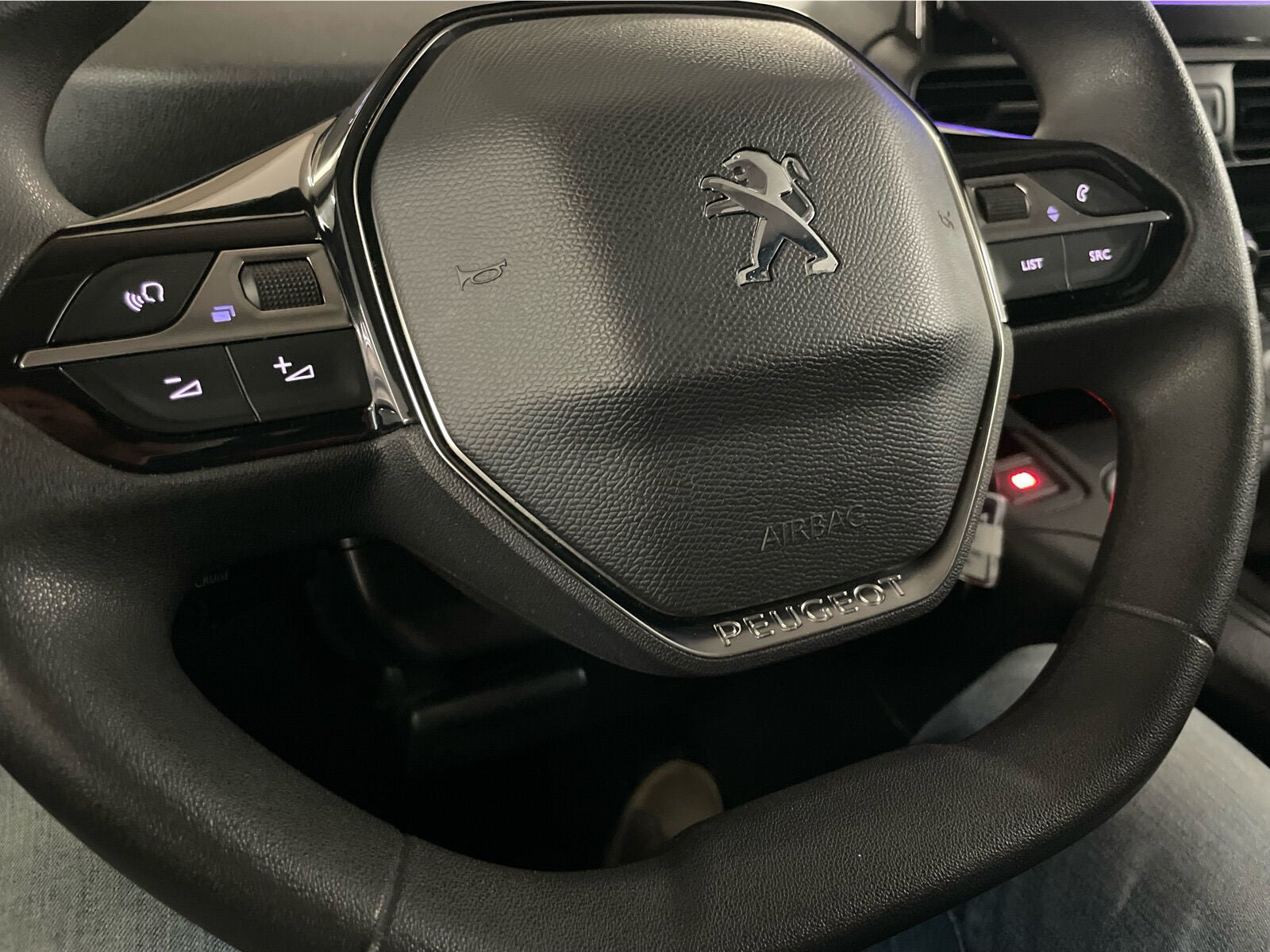 Hvid Peugeot Partner fra 2022