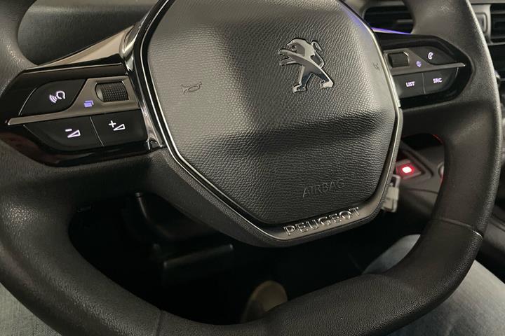 Hvid Peugeot Partner fra 2022