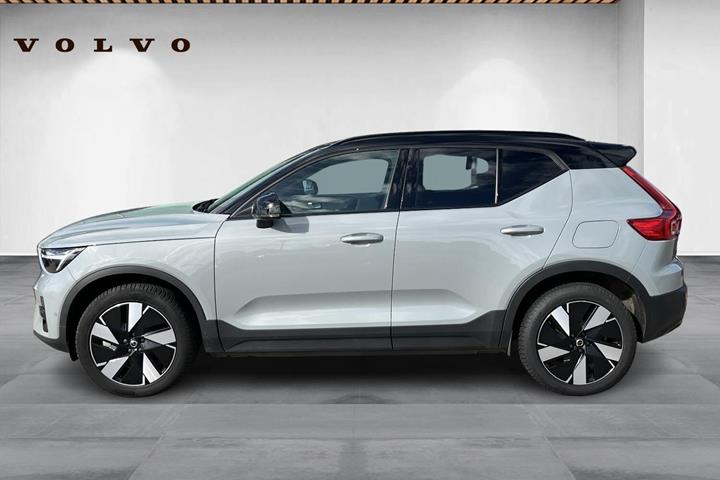 Grå Volvo EX40 fra 2025