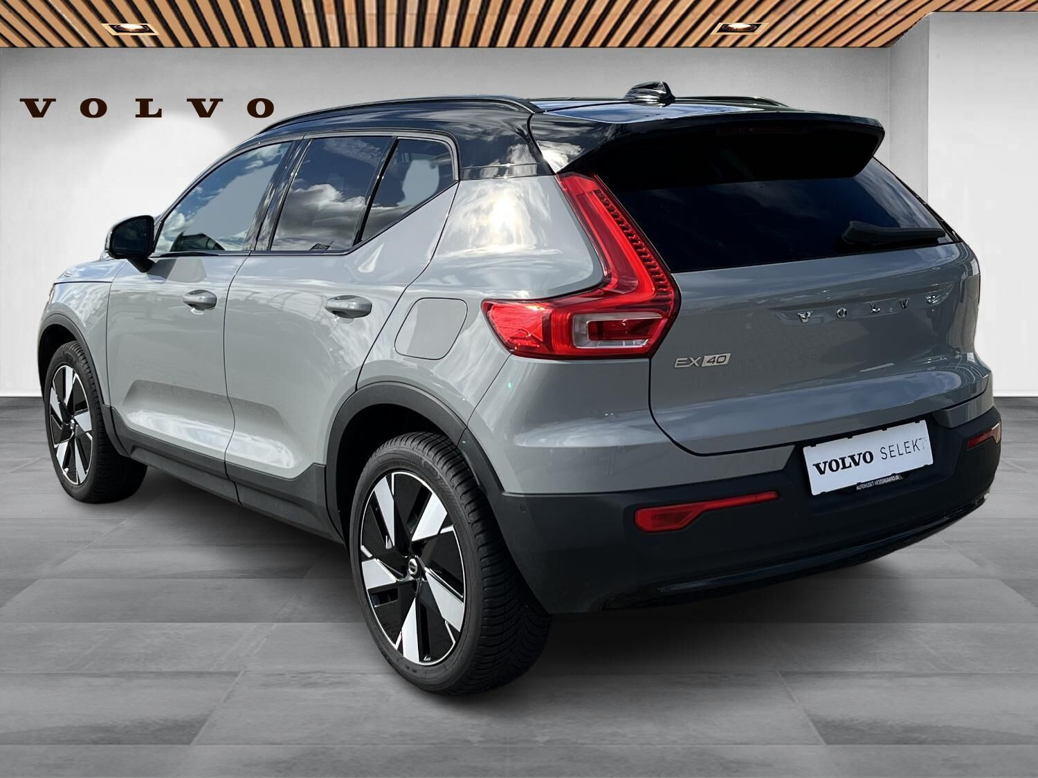 Grå Volvo EX40 fra 2025
