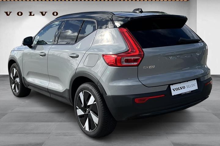 Grå Volvo EX40 fra 2025