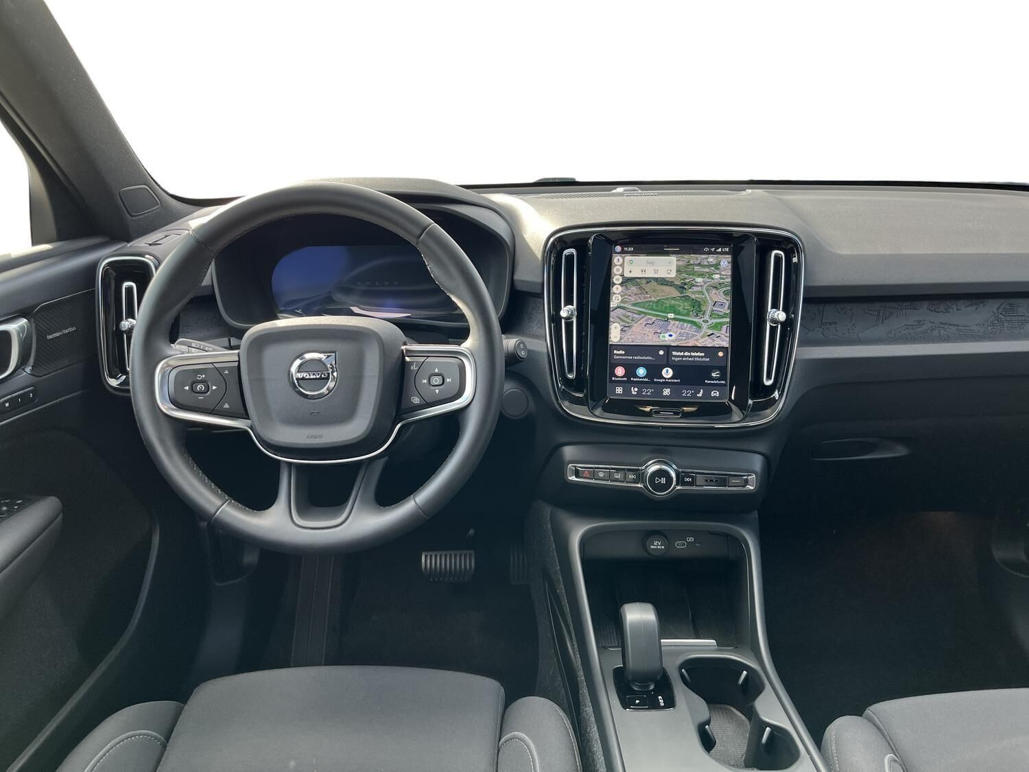 Grå Volvo EX40 fra 2025