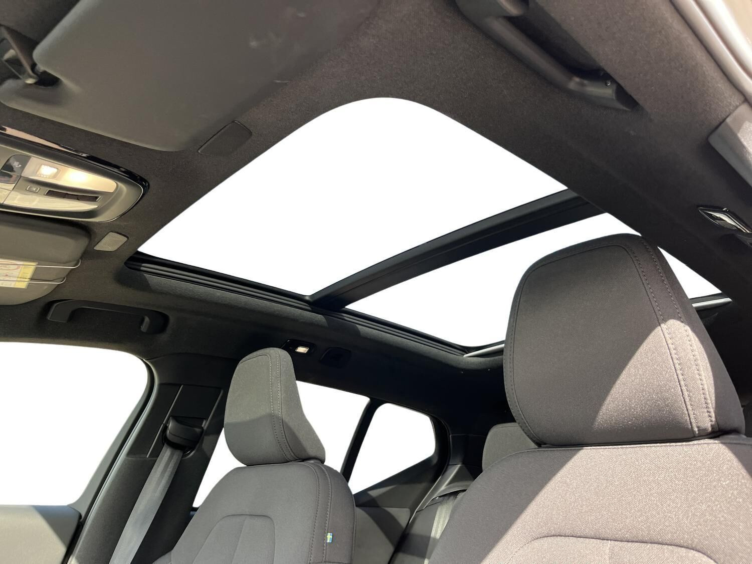 Grå Volvo EX40 fra 2025