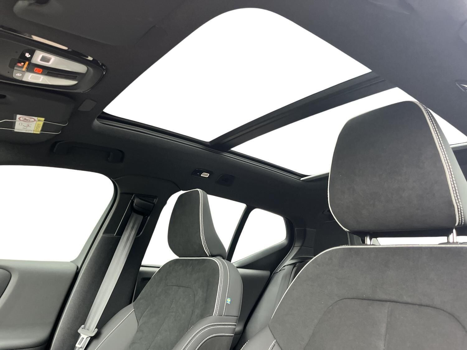 Grøn Volvo EX40 fra 2027