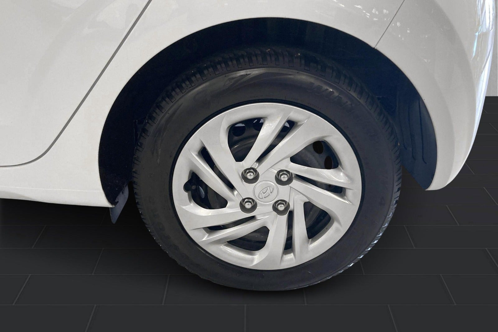 Hvid Hyundai i10 fra 2022
