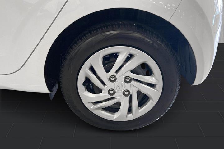 Hvid Hyundai i10 fra 2022