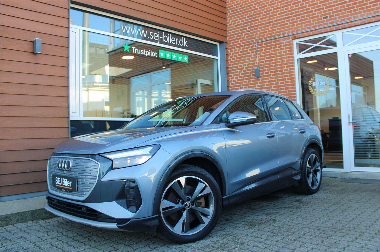 Blå Audi Q4 e-tron fra 2023
