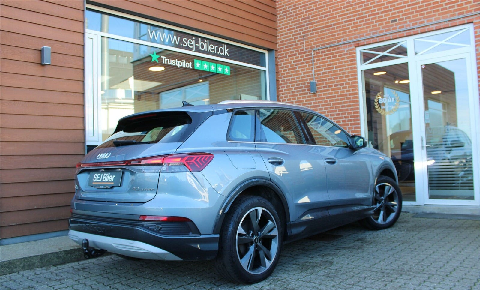 Blå Audi Q4 e-tron fra 2023