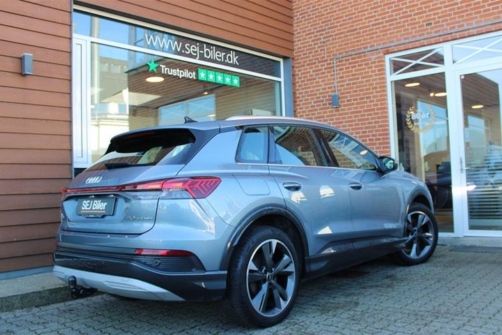 Blå Audi Q4 e-tron fra 2023