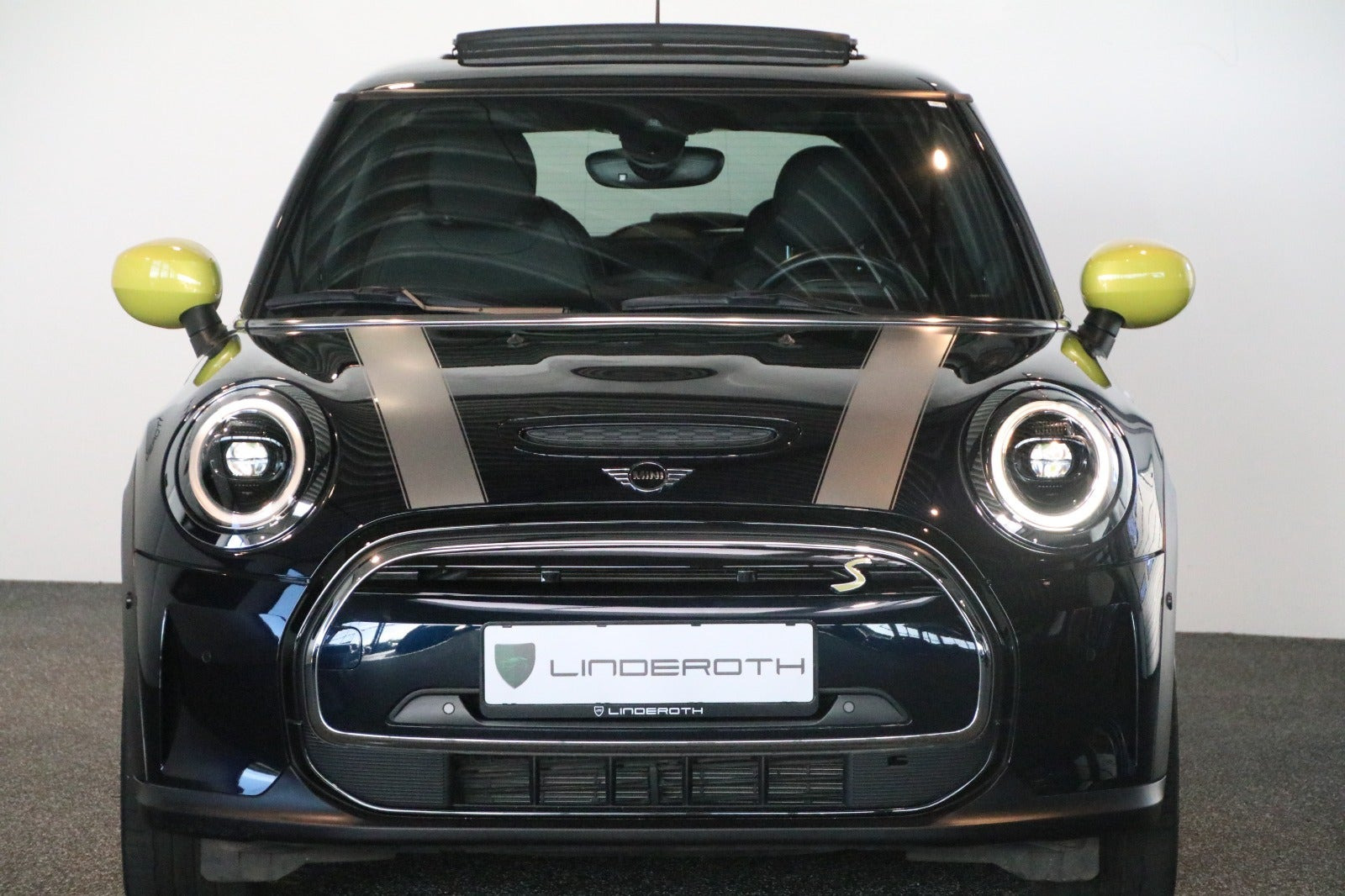 Sort Mini Cooper SE fra 2023
