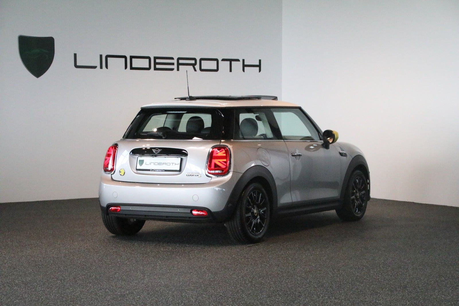 Sølv Mini Cooper SE fra 2023