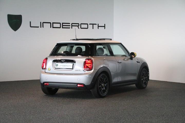 Sølv Mini Cooper SE fra 2023