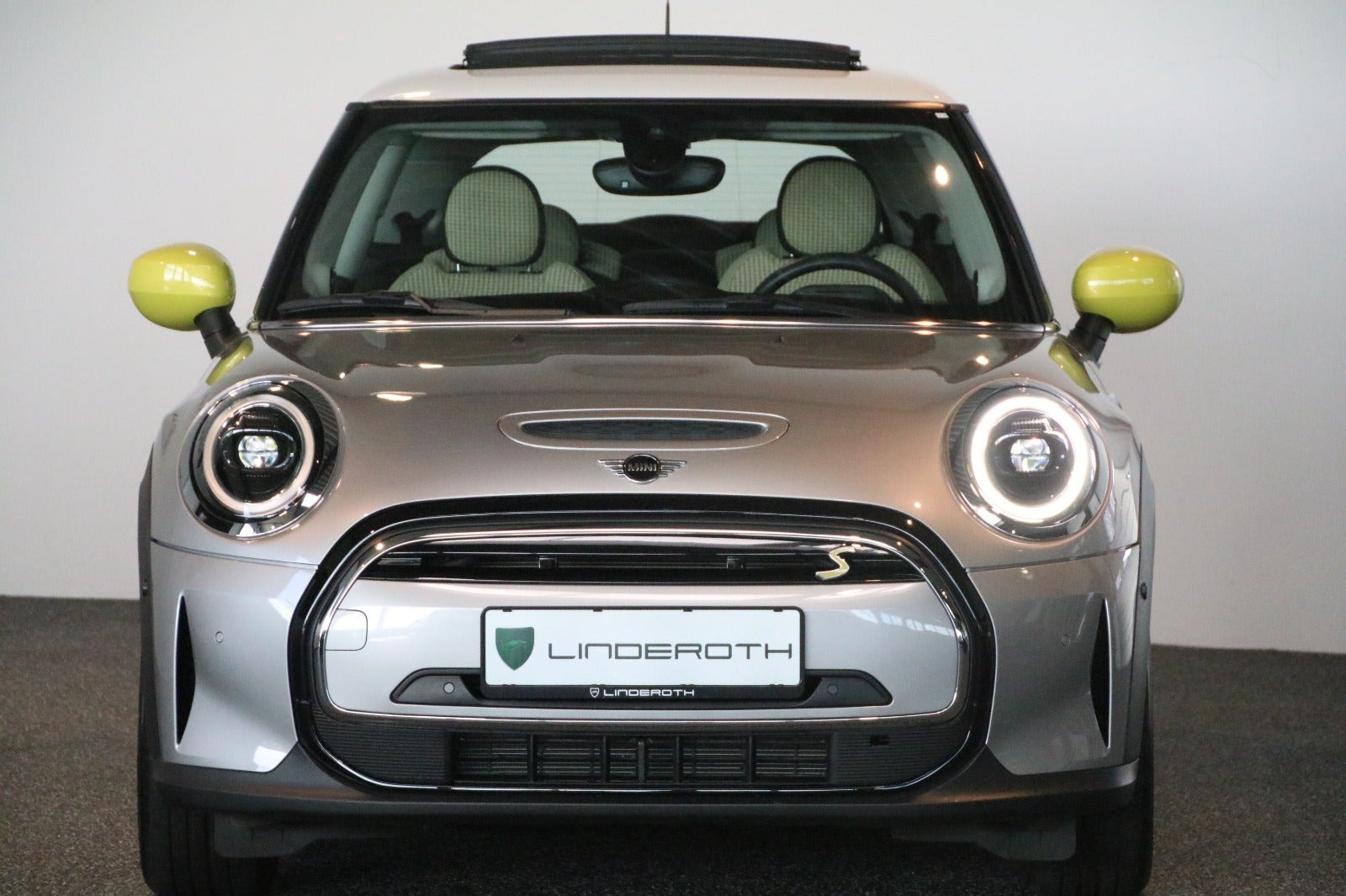 Sølv Mini Cooper SE fra 2023