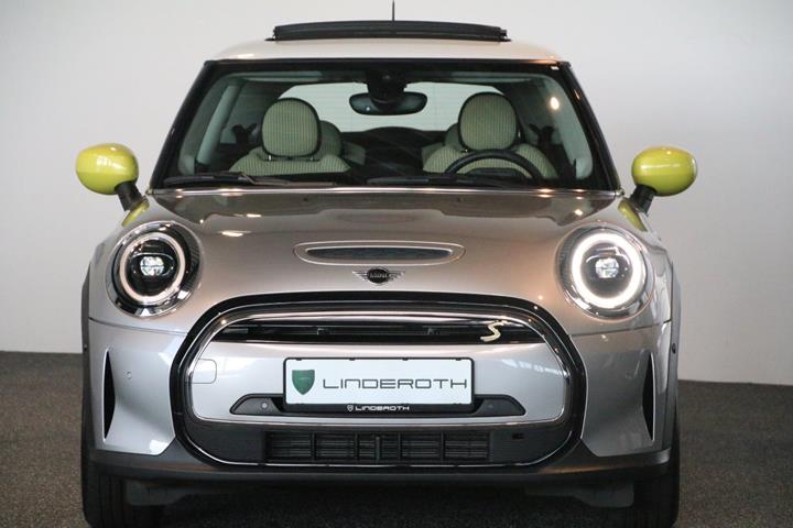 Sølv Mini Cooper SE fra 2023