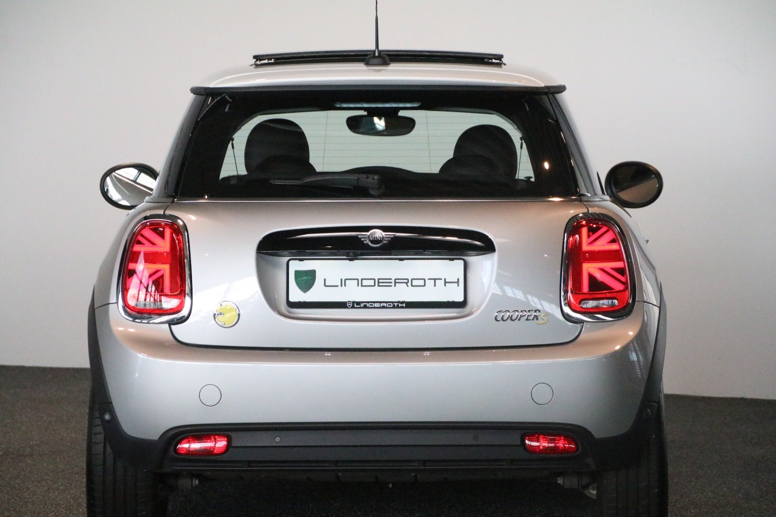 Sølv Mini Cooper SE fra 2023