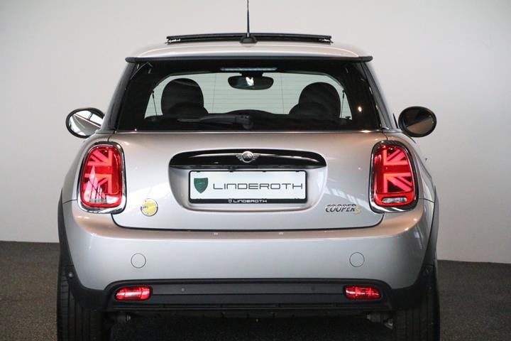 Sølv Mini Cooper SE fra 2023