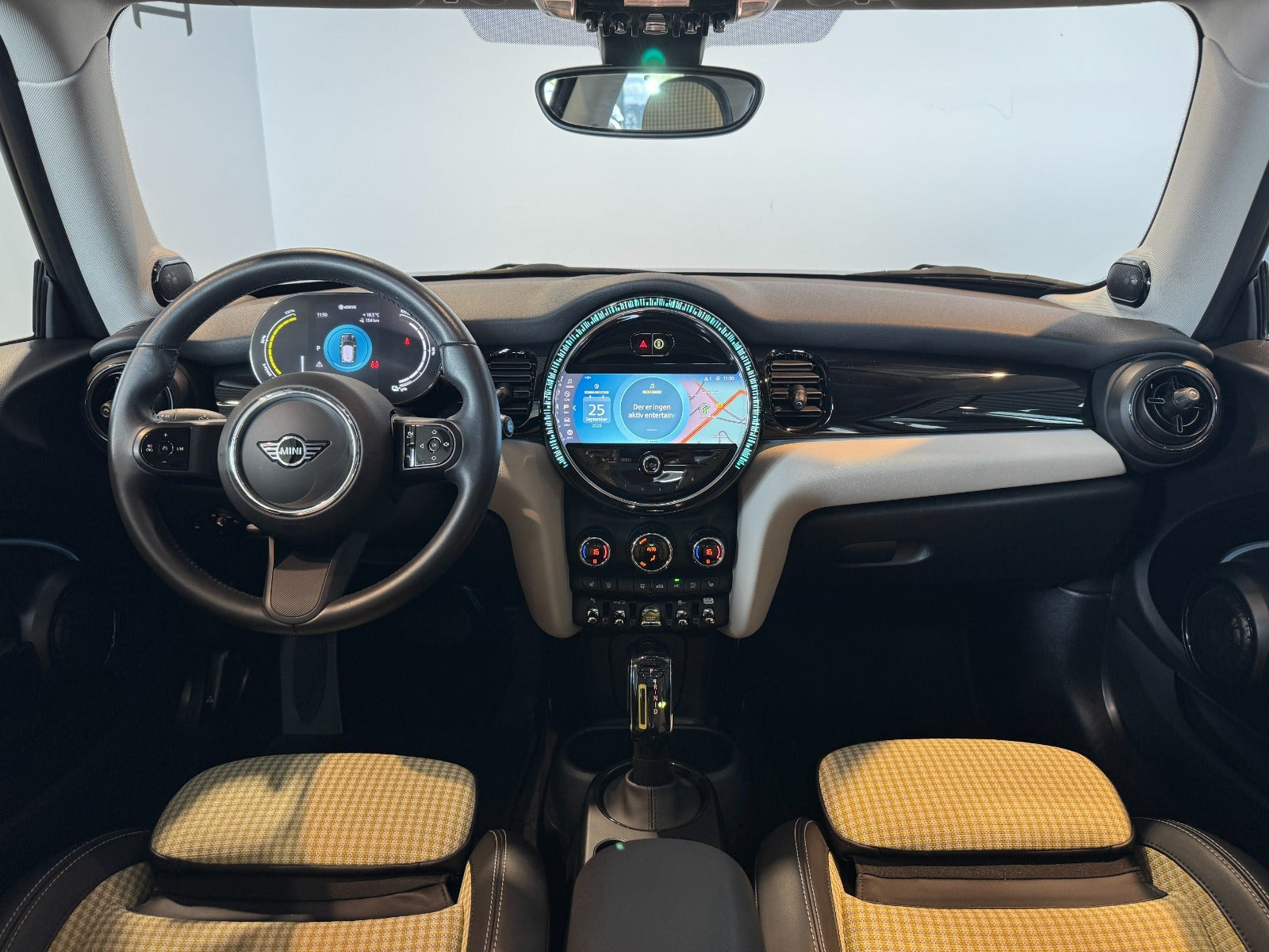 Sølv Mini Cooper SE fra 2023