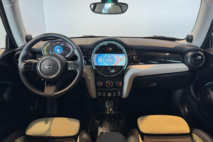 Sølv Mini Cooper SE fra 2023
