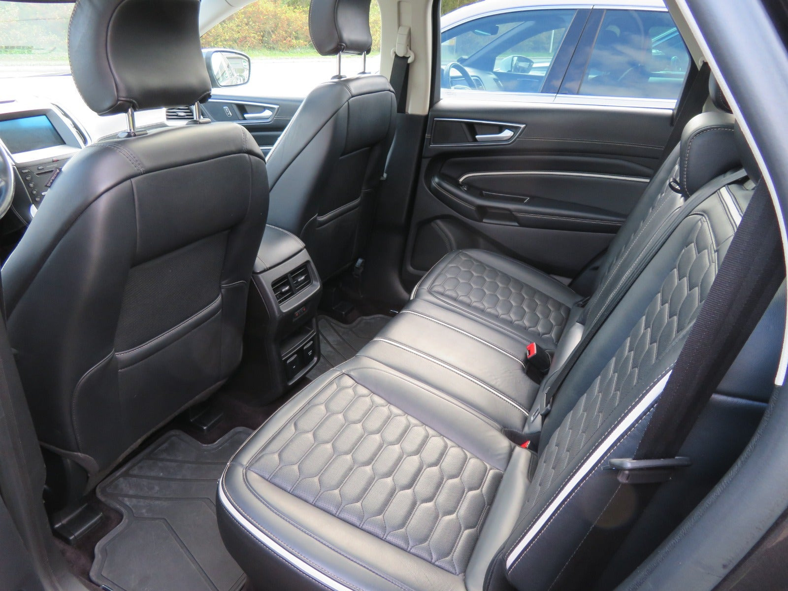 Grå Ford Edge fra 2017