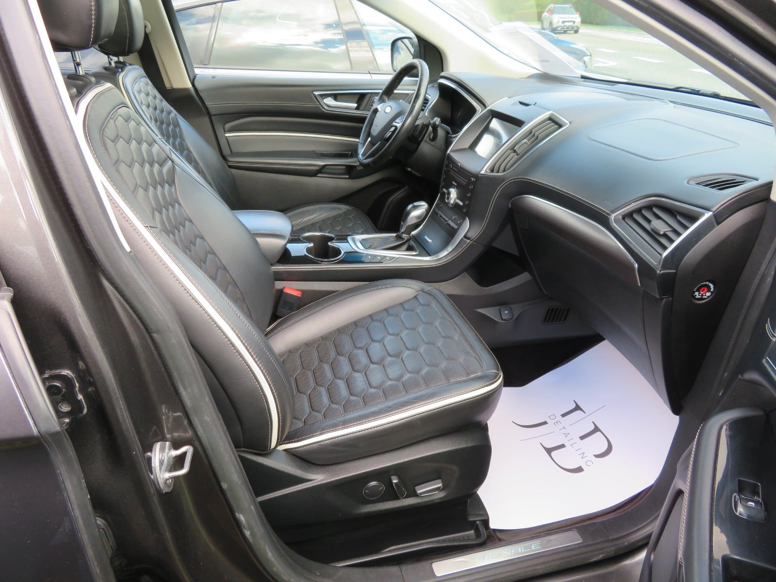 Grå Ford Edge fra 2017