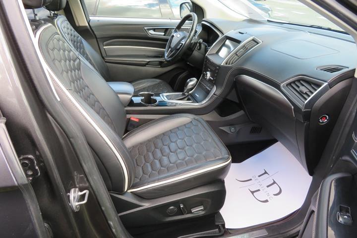 Grå Ford Edge fra 2017