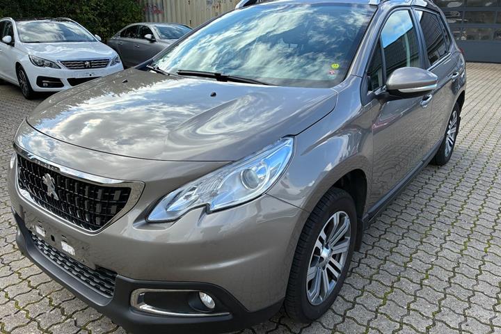 Orange Peugeot 2008 fra 2017