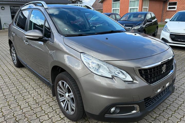 Orange Peugeot 2008 fra 2017