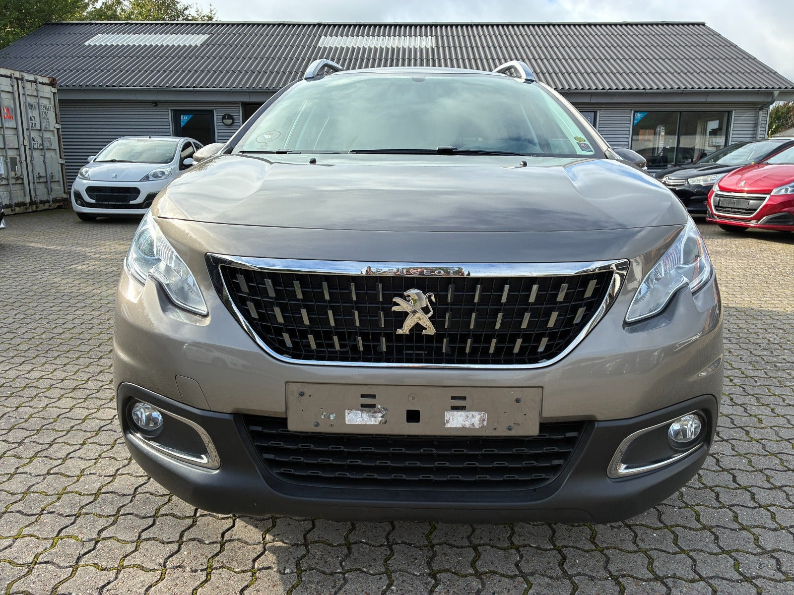 Orange Peugeot 2008 fra 2017