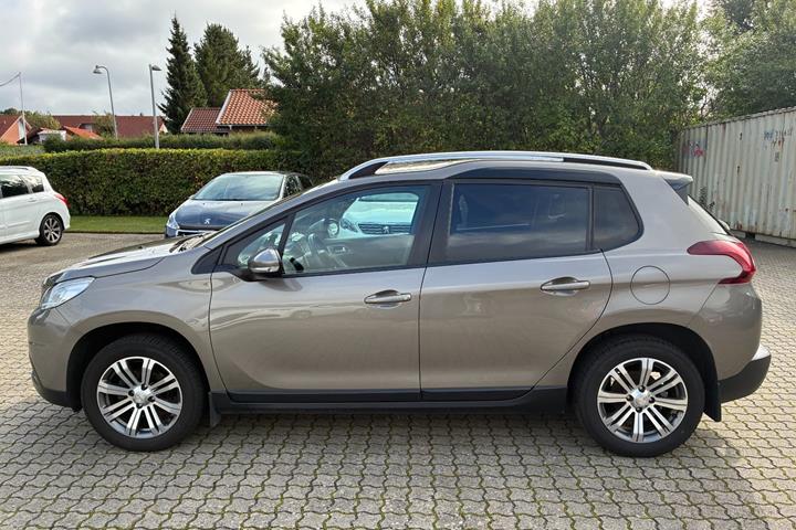 Orange Peugeot 2008 fra 2017