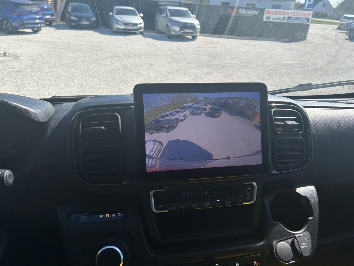Hvid Peugeot e-Boxer 440 fra 2024