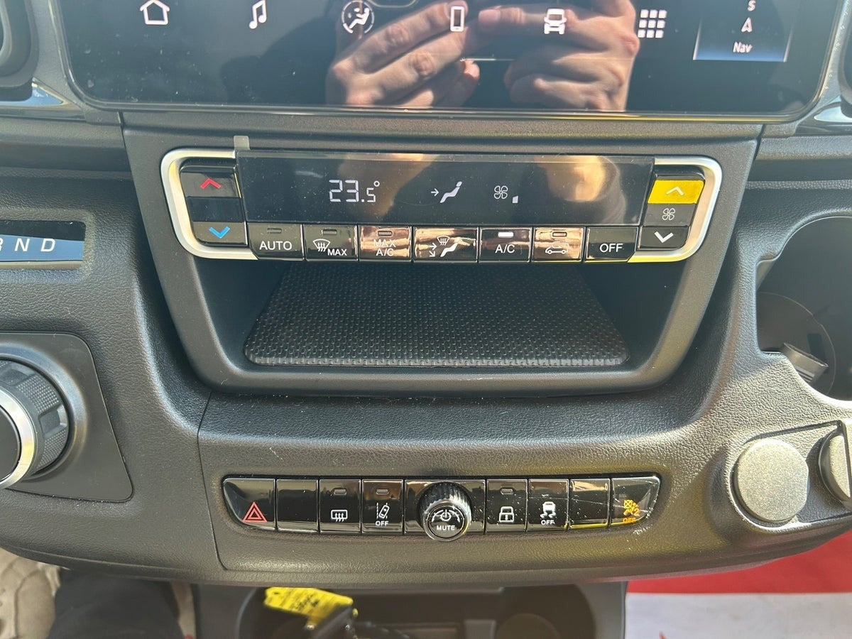 Hvid Peugeot e-Boxer 440 fra 2024