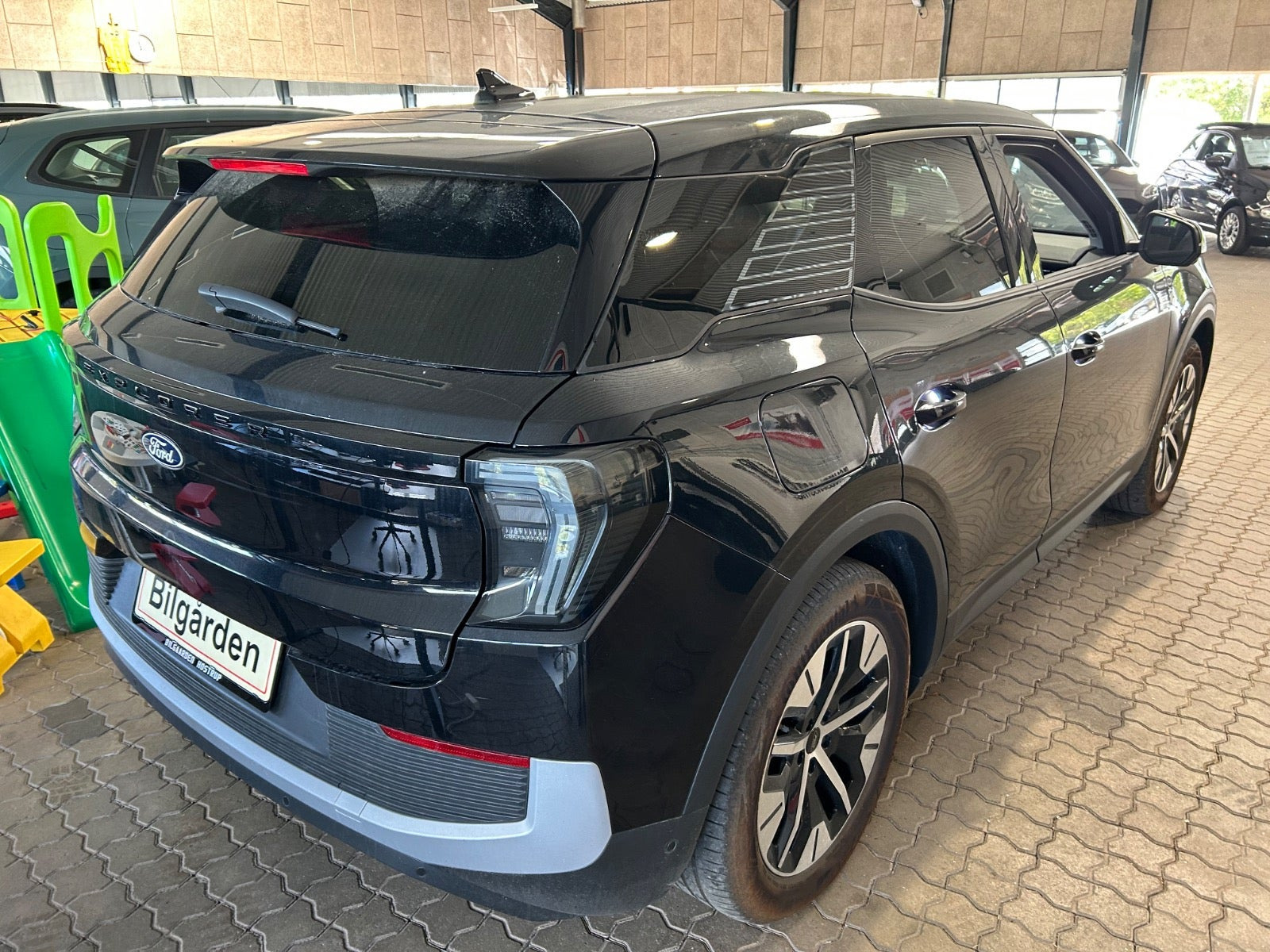 Sort Ford Explorer fra 2025