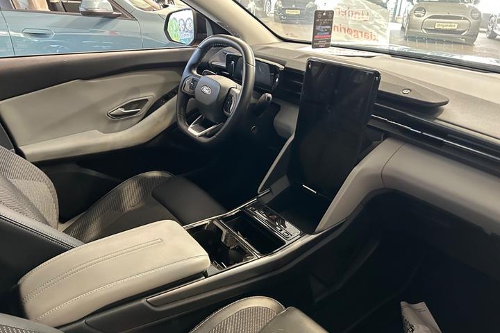 Sort Ford Explorer fra 2025
