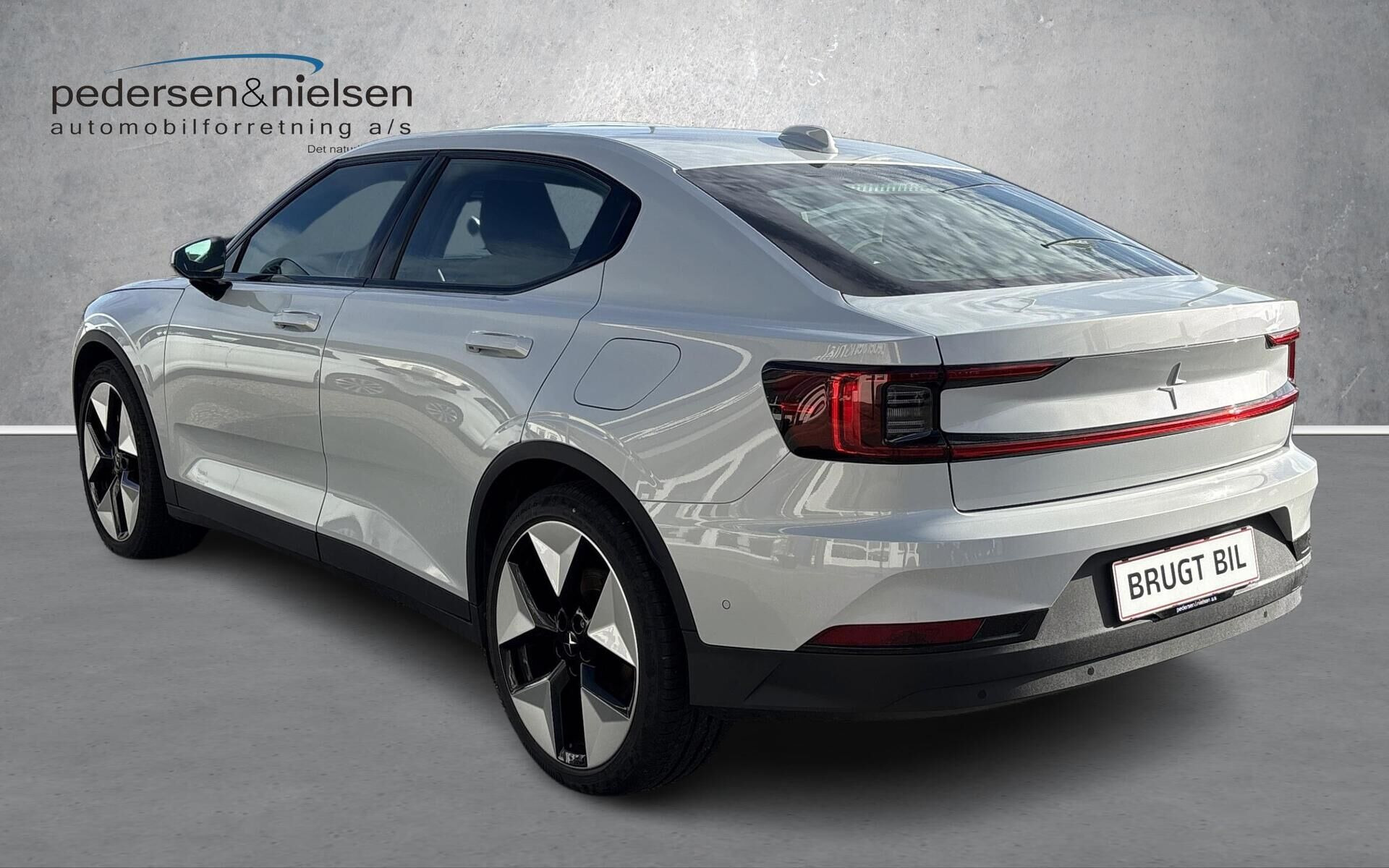 Grå Polestar 2 fra 2023