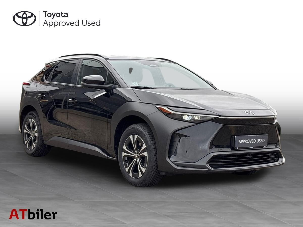 Sort Toyota BZ4X fra 2023