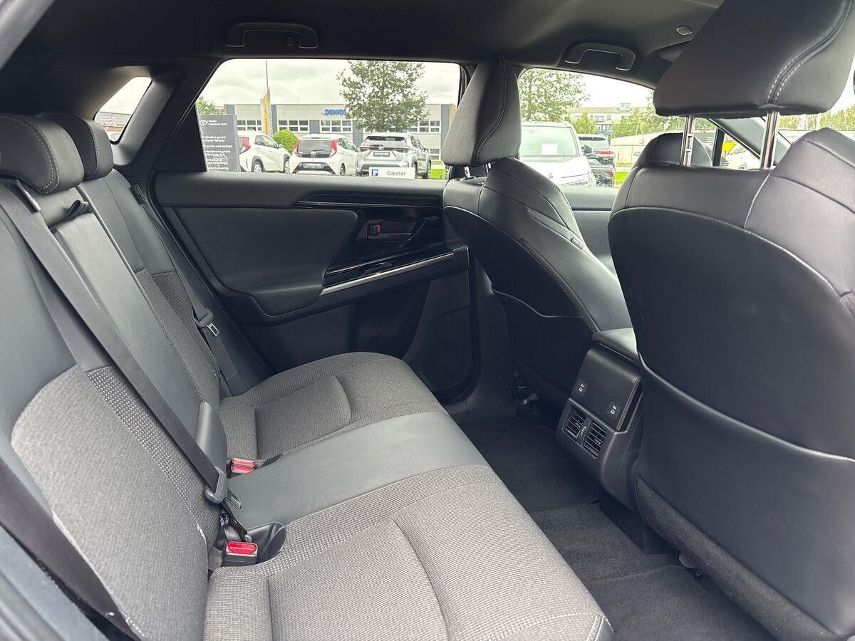 Sort Toyota BZ4X fra 2023