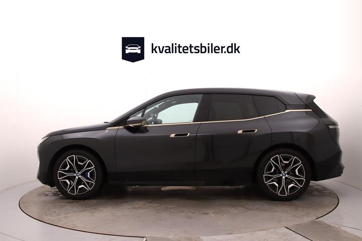 Grå BMW iX fra 2021
