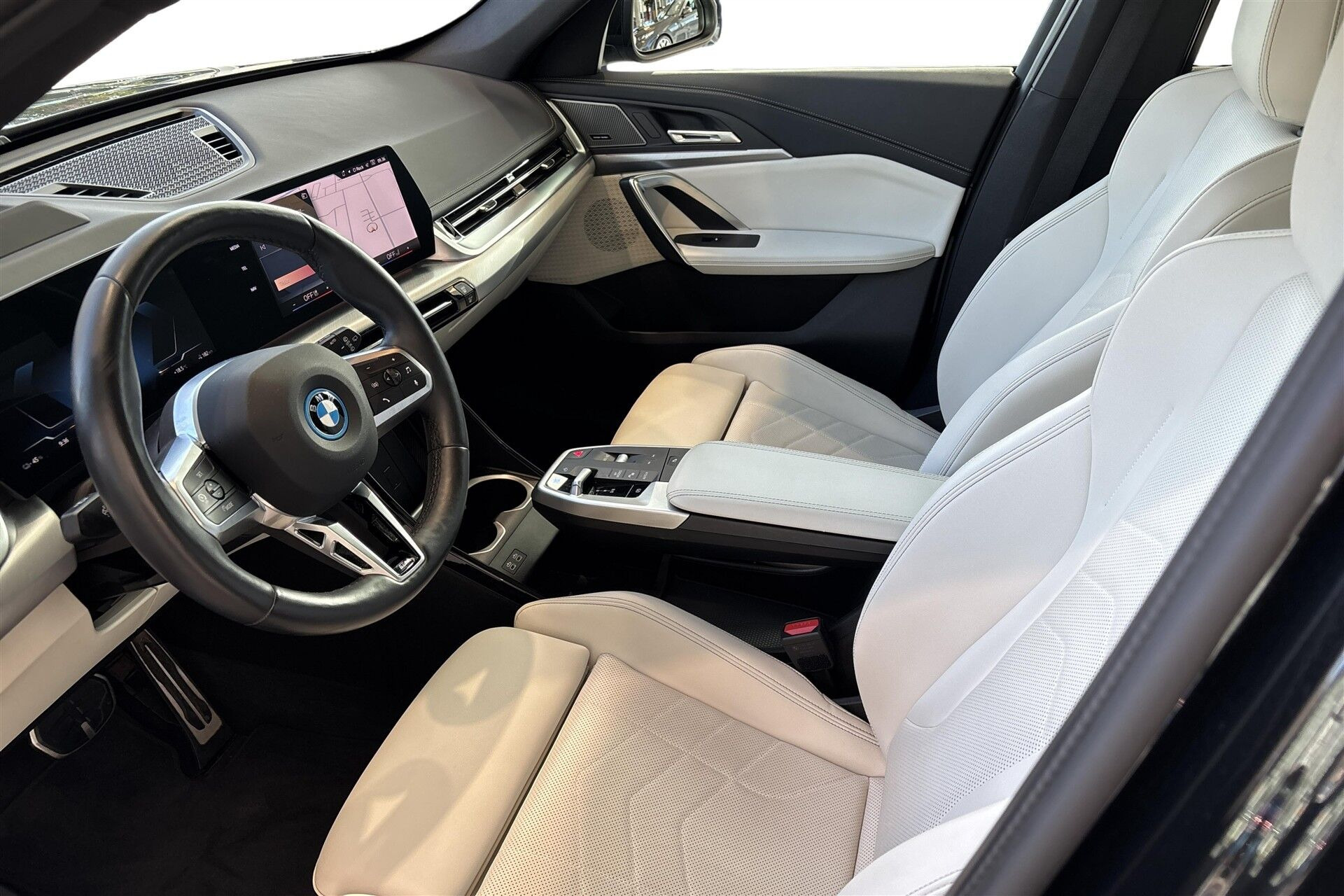 Sort BMW iX1 fra 2025