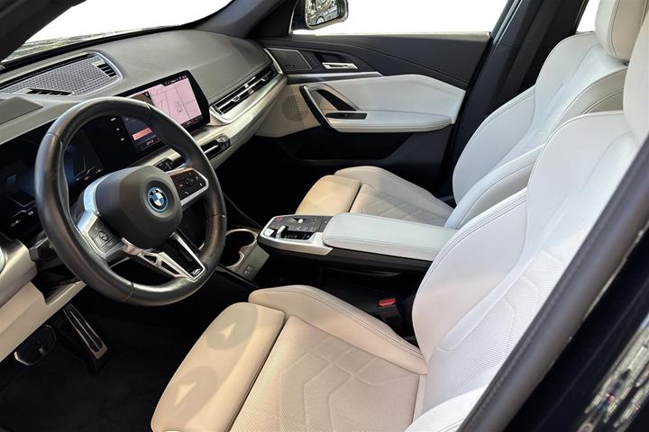 Sort BMW iX1 fra 2025