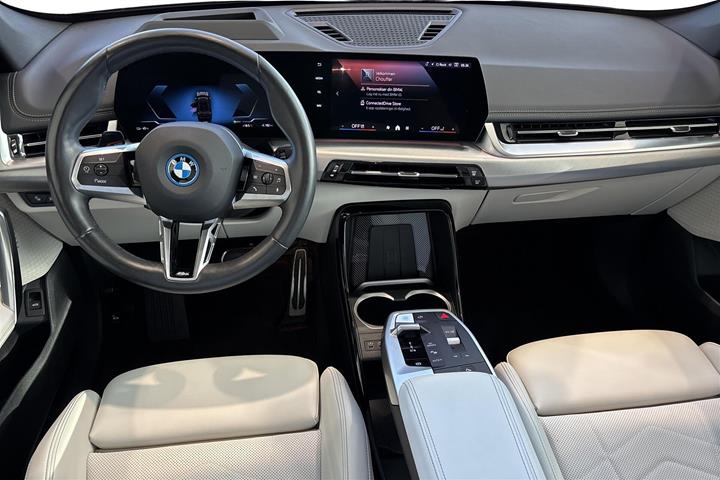 Sort BMW iX1 fra 2025