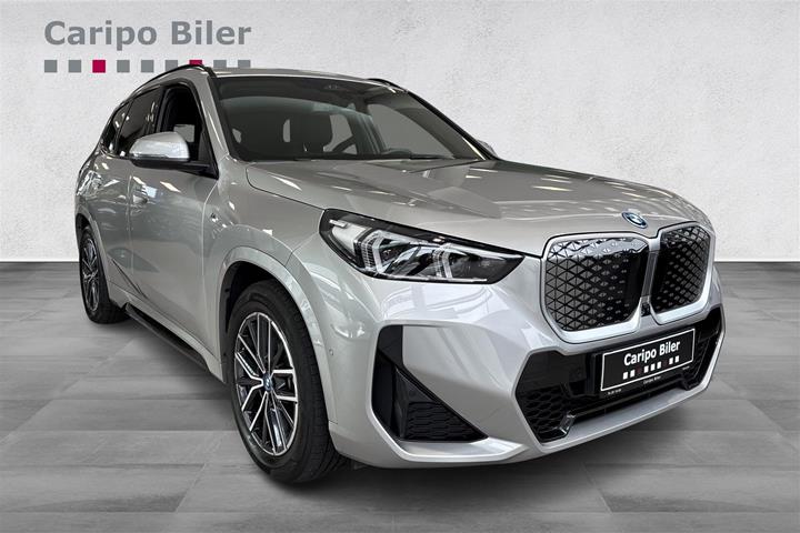 Sølv BMW iX1 fra 2025