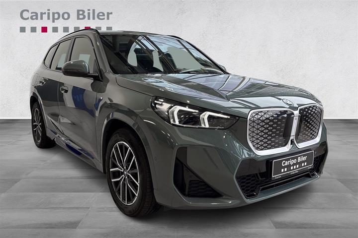 Grøn BMW iX1 fra 2025