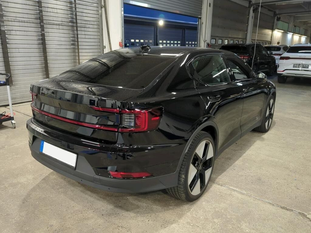 Sort Polestar 2 fra 2023