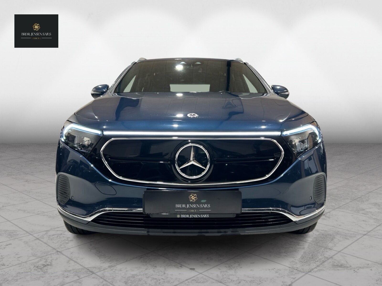 Blå Mercedes EQA300 fra 2023