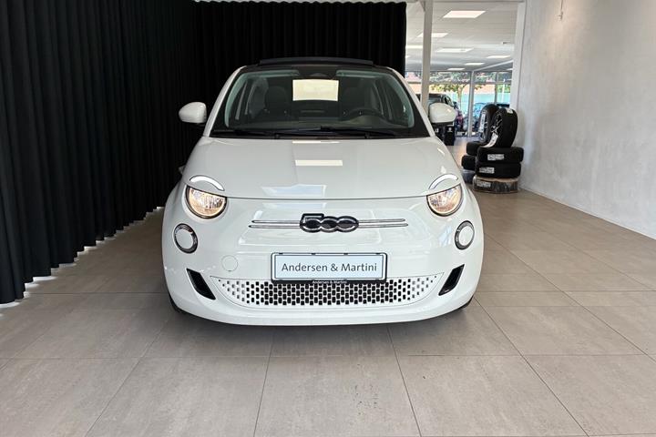Hvid Fiat 500e fra 2023